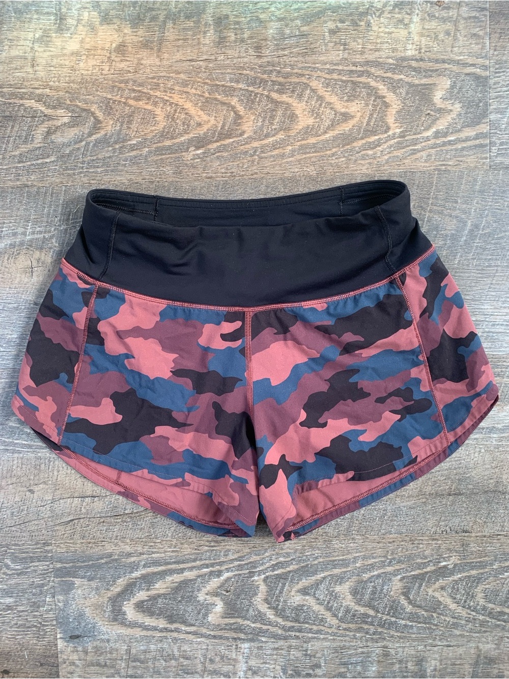 Lululemon Speed Up Low Rise 2.Camo Running Shorts - Smokey Red & Night Sea Blue